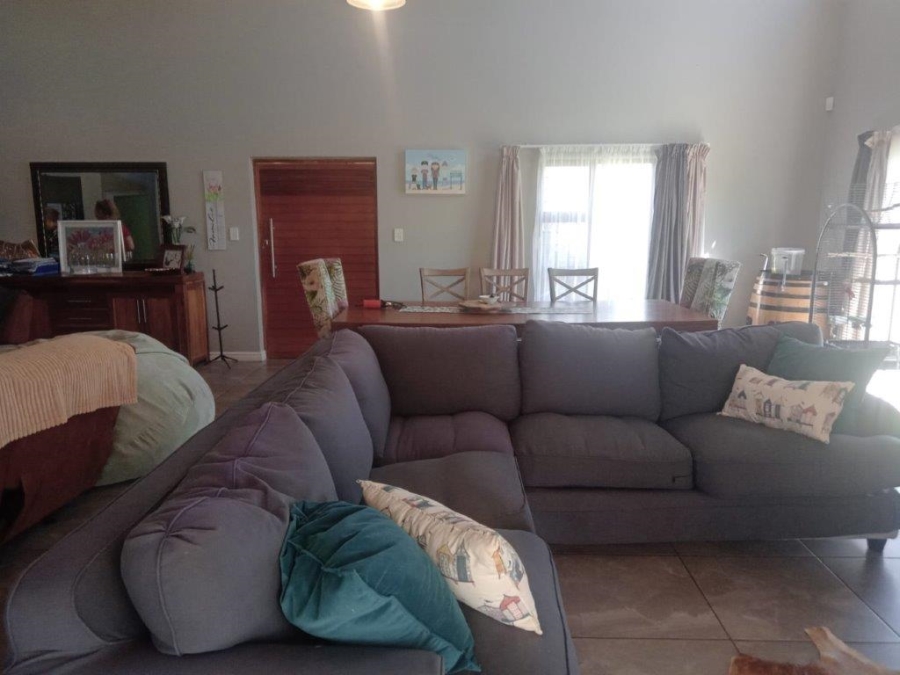 5 Bedroom Property for Sale in Wavecrest Eastern Cape